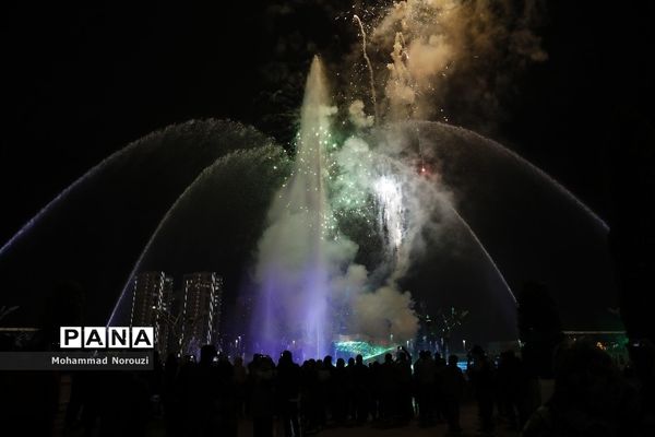 پایکوبی آب و نور در شب شکفتن گل نرگس