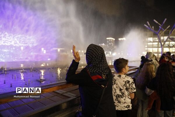 پایکوبی آب و نور در شب شکفتن گل نرگس