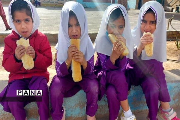 جشن میلاد مولای مهربانی و امید زندگانی در دبستان حضرت رقیه ناحیه یک یزد