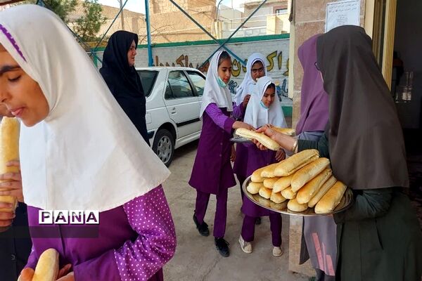 جشن میلاد مولای مهربانی و امید زندگانی در دبستان حضرت رقیه ناحیه یک یزد