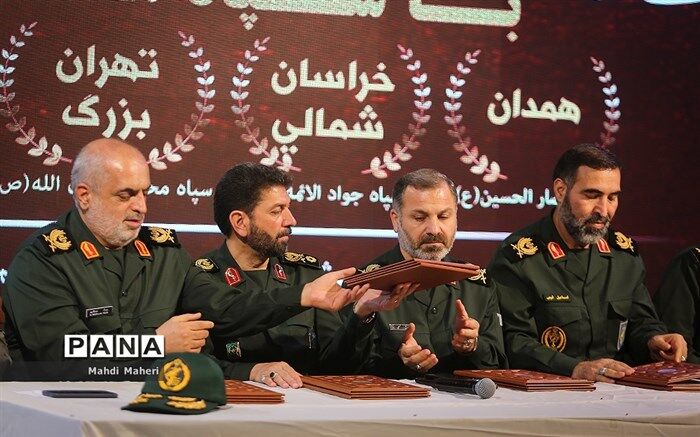 تفاهمنامه همکاری بنیاد روایت فتح باسپاه 5 استان کشور برای ساخت فیلم بسته شد