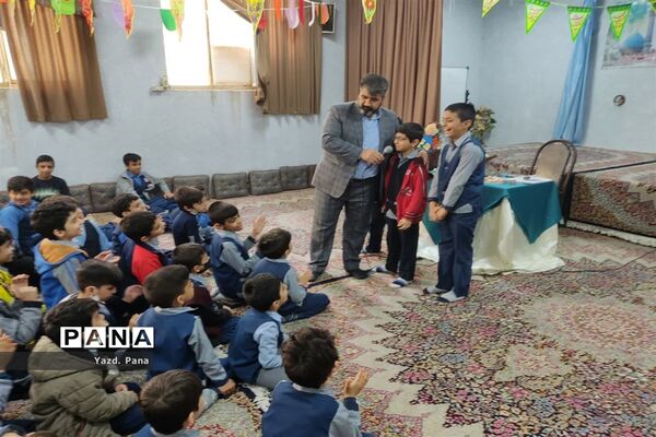 جشن بزرگ میلاد امام زمان(عج) در دبستان پسرانه آذر یزدی ناحیه یک یزد