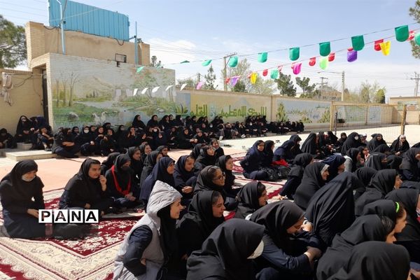 جشن بزرگ میلاد امام زمان(عج) در دبیرستان زینب ابرکوه