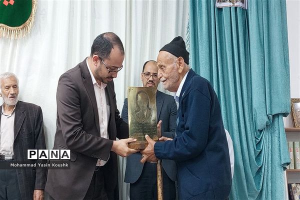 تجلیل از شناسنامه زنده فرهنگ و آداب و رسوم شهر بافران