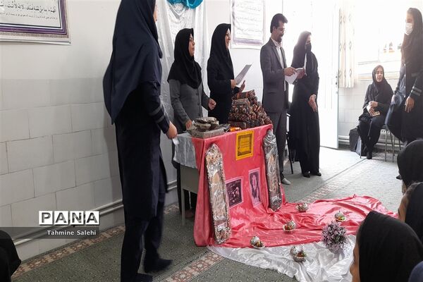 برگزاری جشن نیمه شعبان در دبیرستان متوسطه اول سمیه
