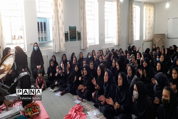 برگزاری جشن نیمه شعبان در دبیرستان متوسطه اول سمیه