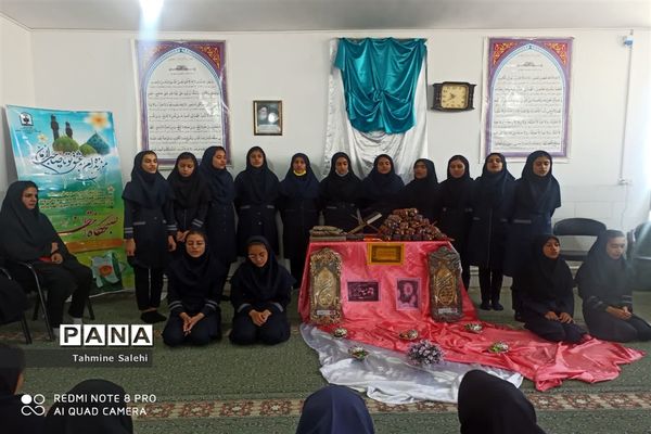 برگزاری جشن نیمه شعبان در دبیرستان متوسطه اول سمیه