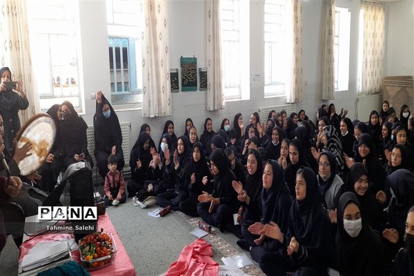 برگزاری جشن نیمه شعبان در دبیرستان متوسطه اول سمیه