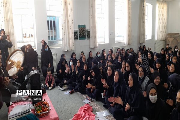 برگزاری جشن نیمه شعبان در دبیرستان متوسطه اول سمیه