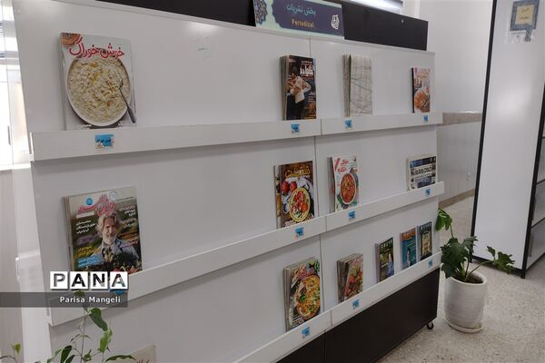 کتابخانه گردی دانش‌آموزان دبیرستان توحید خاتم همزمان با نوزدهمین سالروز تأسیس نهاد کتابخانه‌های عمومی