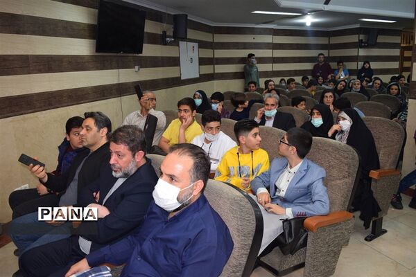 مراسم تقدیر از دانش‌آموزان برتر درسی و اخلاقی دبیرستان هیات امنایی شهید عاشوری منطقه ۱۴