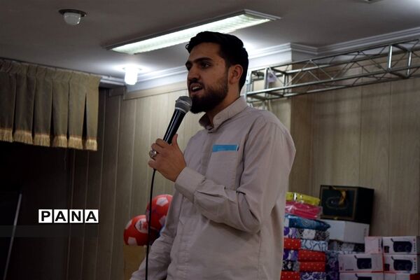 مراسم تقدیر از دانش‌آموزان برتر درسی و اخلاقی دبیرستان هیات امنایی شهید عاشوری منطقه ۱۴