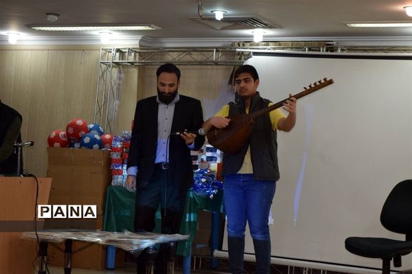 مراسم تقدیر از دانش‌آموزان برتر درسی و اخلاقی دبیرستان هیات امنایی شهید عاشوری منطقه ۱۴