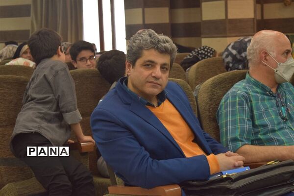 مراسم تقدیر از دانش‌آموزان برتر درسی و اخلاقی دبیرستان هیات امنایی شهید عاشوری منطقه ۱۴
