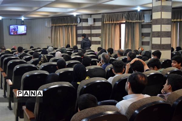 مراسم تقدیر از دانش‌آموزان برتر درسی و اخلاقی دبیرستان هیات امنایی شهید عاشوری منطقه ۱۴