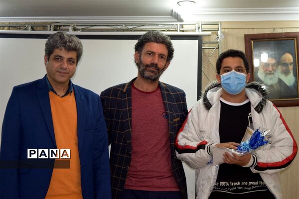 مراسم تقدیر از دانش‌آموزان برتر درسی و اخلاقی دبیرستان هیات امنایی شهید عاشوری منطقه ۱۴