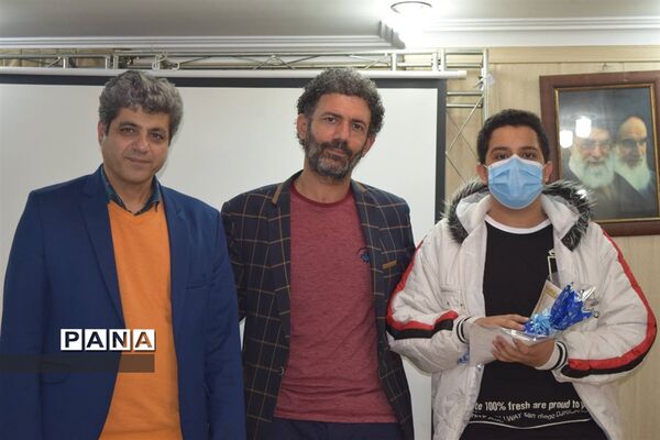 مراسم تقدیر از دانش‌آموزان برتر درسی و اخلاقی دبیرستان هیات امنایی شهید عاشوری منطقه ۱۴