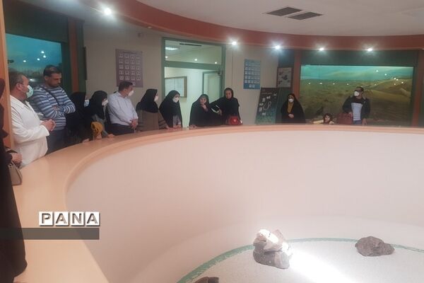 بازدید تخصصی  سرگروه‌های درسی آموزش وپرورش ناحیه 2 شهرری  از موسسه تحقیقاتی  واکسن و سرم سازی رازی