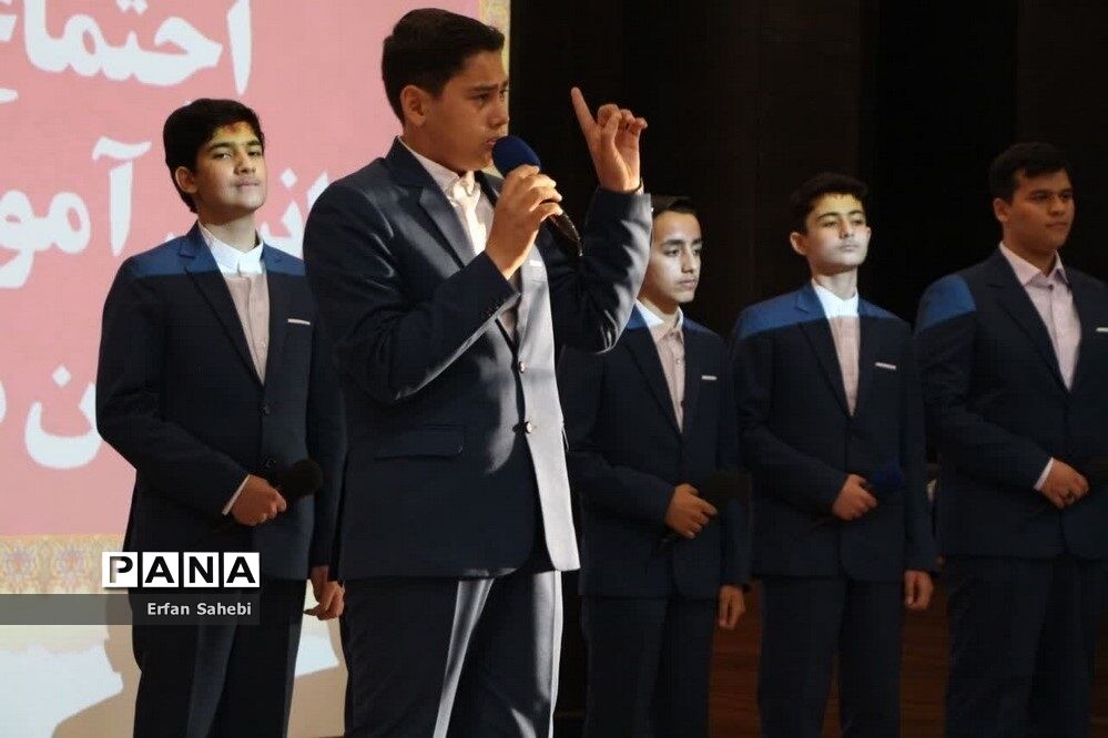اجتماع بزرگ دانش‌آموزان معتکف یاوران مهدی(عج) سمنان