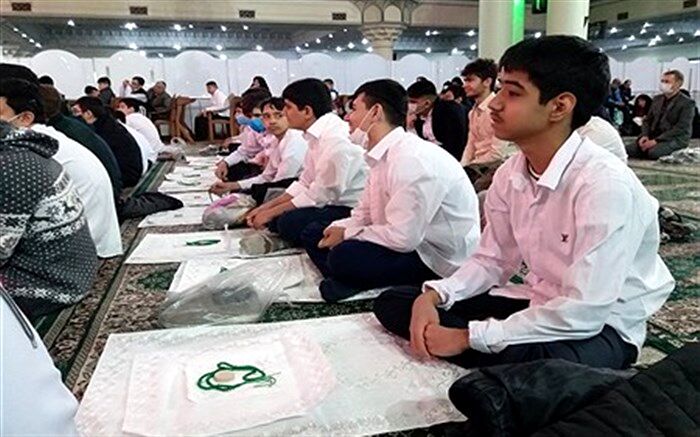مراسم جشن تکلیف دانش‌آموزان پسر بخش مرکزی شهرستان جرقویه / فیلم