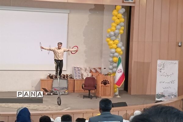 هفتمین همایش بزرگ ستارگان، ویژه دانش‌‍آموزان برتر دبیرستان شهیدمعمارزاده ناحیه 2 کرج