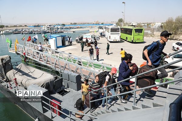 بازدید دانش‌آموزان سمپاد از مراکز مهم نظامی، دفاعی و پالایشگاه ستاره خلیج‌فارس استان هرمزگان