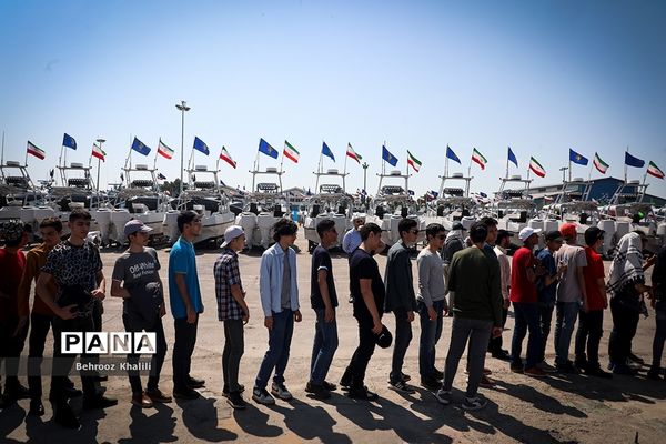بازدید دانش‌آموزان سمپاد از مراکز مهم نظامی، دفاعی و پالایشگاه ستاره خلیج‌فارس استان هرمزگان