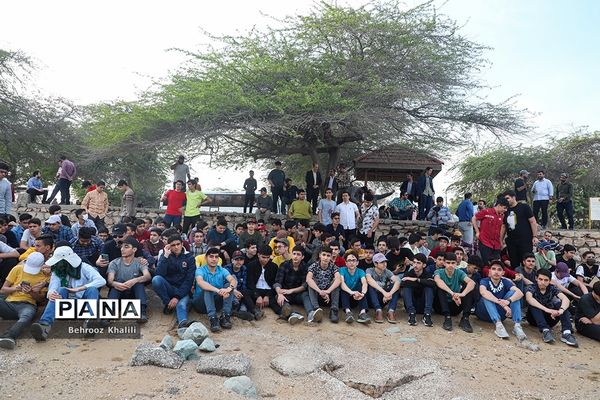 بازدید دانش‌آموزان سمپاد از مراکز مهم نظامی، دفاعی و پالایشگاه ستاره خلیج‌فارس استان هرمزگان