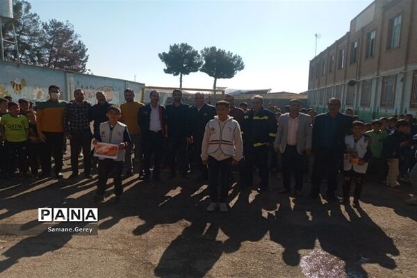 آموزش‌های ایمنی‌‌ به دانش‌آموزان پاکدشتی پیش از چهارشنبه‌سوری