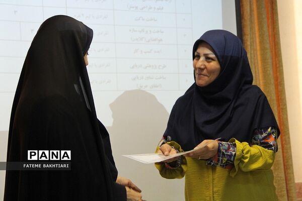 تقدیر از رابطان پژوهشسرای دخترانه رازی ناحیه یک شهرری