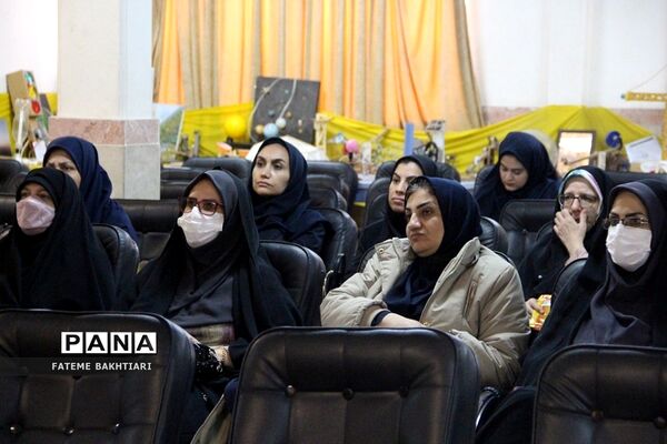 تقدیر از رابطان پژوهشسرای دخترانه رازی ناحیه یک شهرری