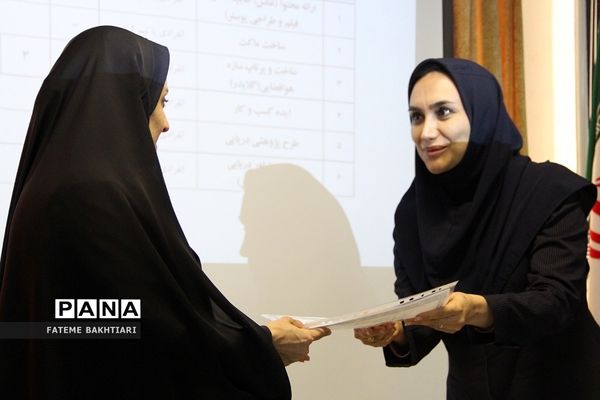 تقدیر از رابطان پژوهشسرای دخترانه رازی ناحیه یک شهرری