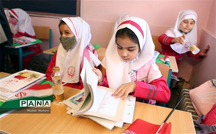 دشمن با هیچ طرح و نقشه ای نمی‌تواند دانش‌آموزان را از راه علم و دانش دور کند