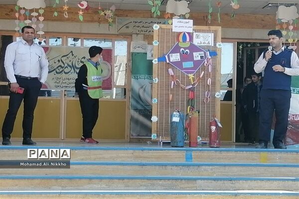 حضور آتش‌نشانان پاکدشتی در آستانه چهارشنبه سوری در مدارس