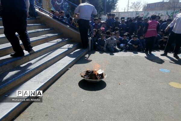 حضور آتش‌نشانان پاکدشتی در آستانه چهارشنبه سوری در مدارس