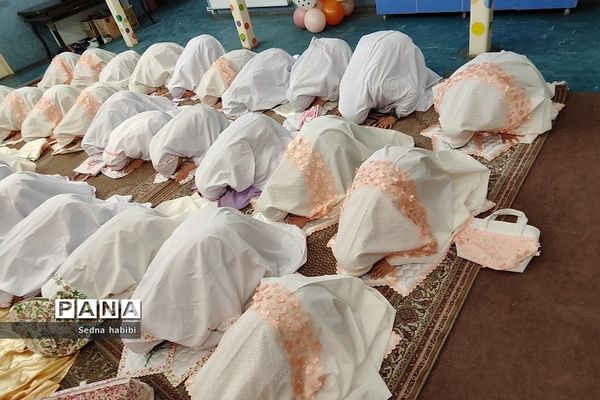 جشن تکلیف در دبستان حضرت زهرا(س) یک رودهن