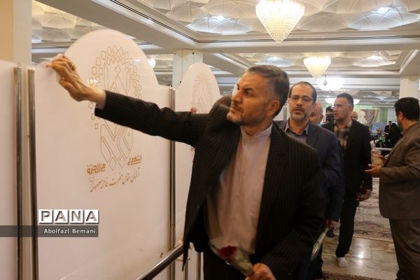 غبارروبی حرم حضرت معصومه(س) با حضور اعضای ستاد اسکان نوروزی فرهنگیان