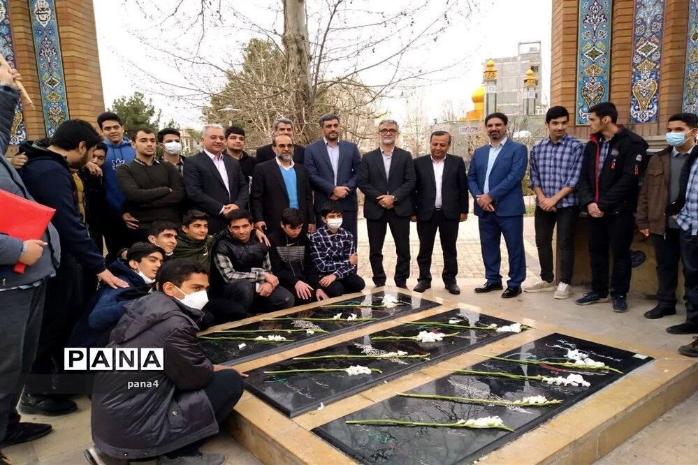 آیین غبار روبی  یادمان شهدای گمنام بوستان پلیس همزمان با گرامیداشت روز شهدا