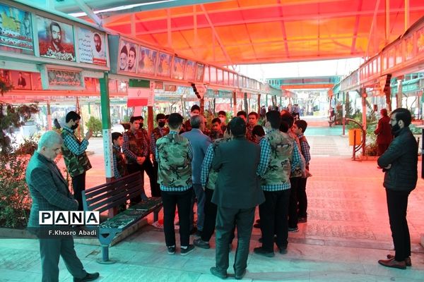 روایتگری راوی معلمان قم در گلزار شهدا