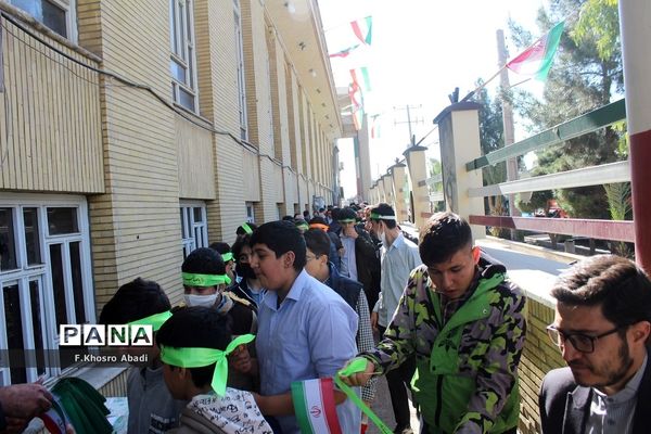 روایتگری راوی معلمان قم در گلزار شهدا