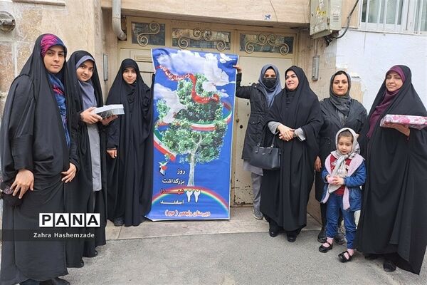 دیدار با خانواده شهدا به‌مناسبت گرامیداشت روز شهدا در شهرری