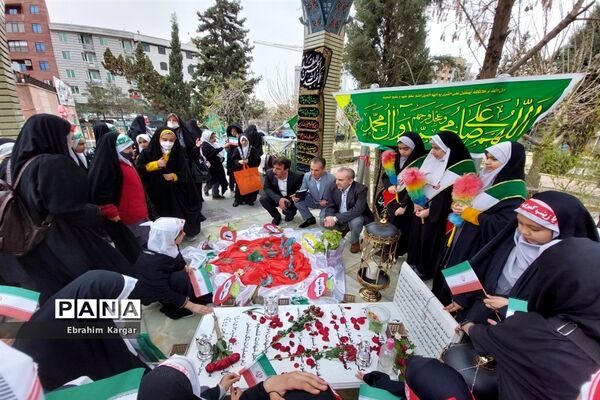 تجدید بیعت دانش آموزان منطقه ۵ با  شهید گمنام
