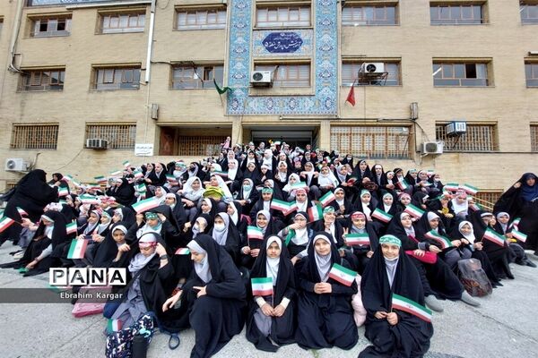 تجدید بیعت دانش آموزان منطقه ۵ با  شهید گمنام