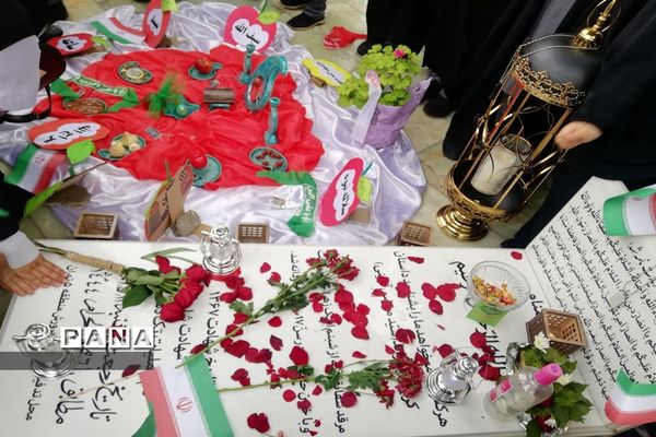 تجدید بیعت دانش آموزان منطقه ۵ با  شهید گمنام