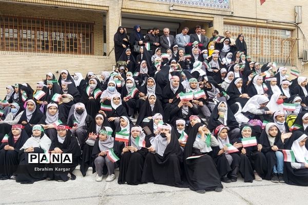 تجدید بیعت دانش آموزان منطقه ۵ با  شهید گمنام