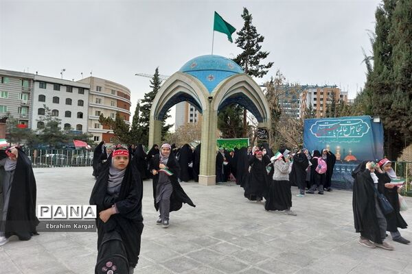 تجدید بیعت دانش آموزان منطقه ۵ با  شهید گمنام