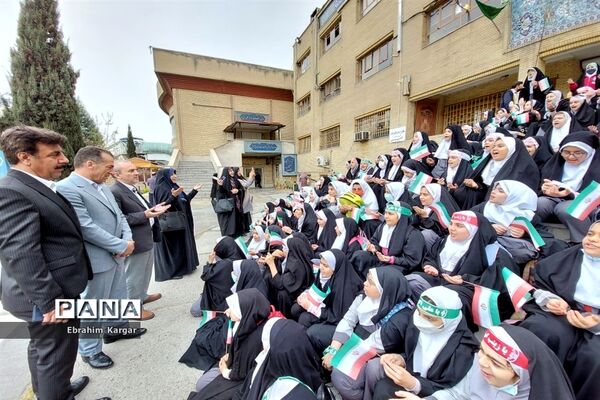 تجدید بیعت دانش آموزان منطقه ۵ با  شهید گمنام