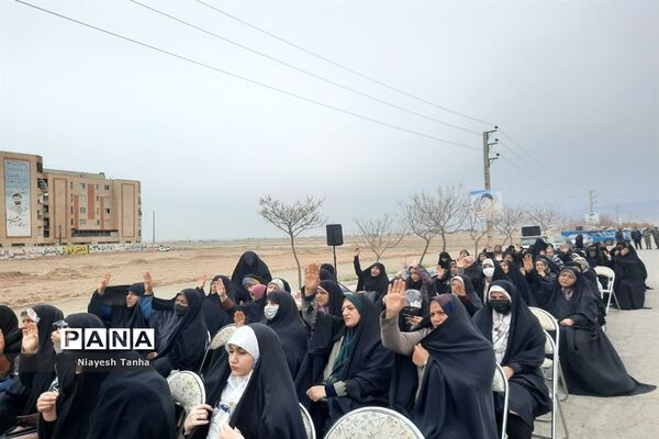 اهدای 500 سری جهزیه به زوجین در پاکدشت