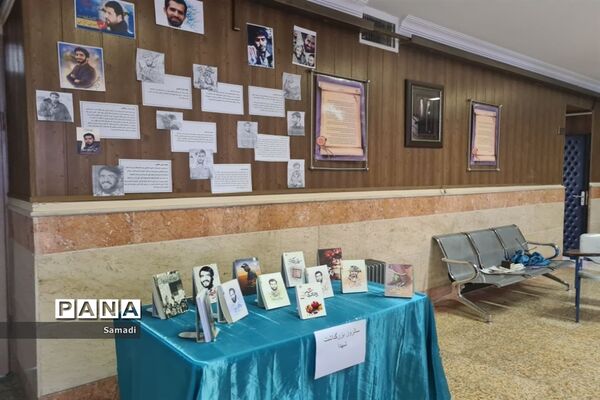 غبارروبی و عطر افشانی گلزار شهدای گمنام توسط دانش‌آموزان