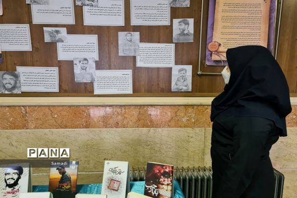 غبارروبی و عطر افشانی گلزار شهدای گمنام توسط دانش‌آموزان